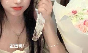 Xiuren秀人网 – 林若凡F浴缸写真全集，体验她在水中流动的艺术之美与灵动