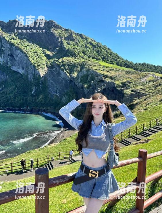 Xiuren秀人网-爱酱里 Xiuren秀人网 - 让人羡慕嫉妒恨的爱酱里,分享的瑜伽美图简直不让我们活了!