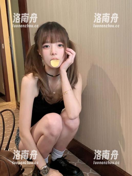 Xiuren秀人网 - 细腻清纯的白白Alina私房写真原图，唤醒心底柔软