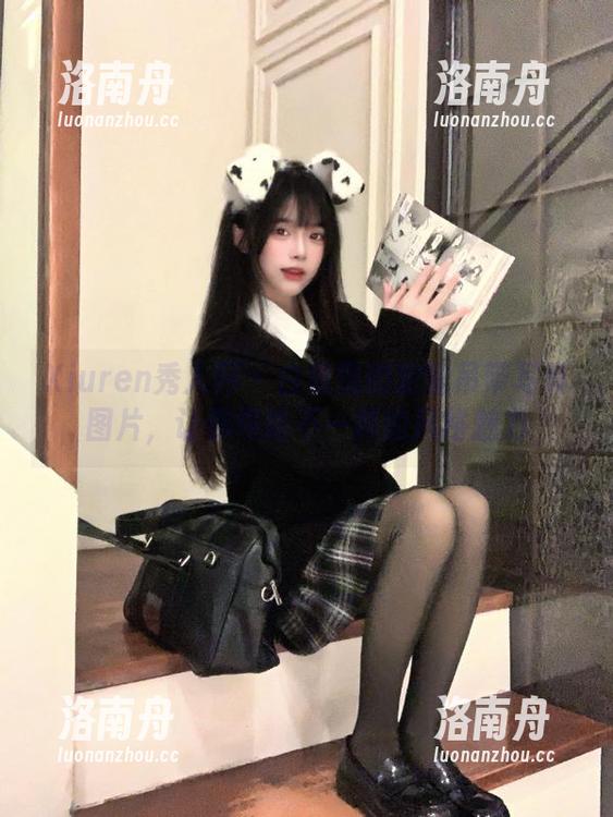 Xiuren秀人网 - 白茹雪的定制吊带写真图片，让你领略不一样的风格魅力