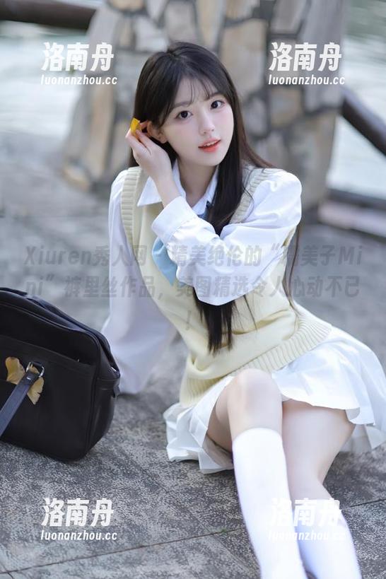 Xiuren秀人网-糯美子Mini Xiuren秀人网 - 精美绝伦的“糯美子Mini”裤里丝作品,美图精选令人心动不已!