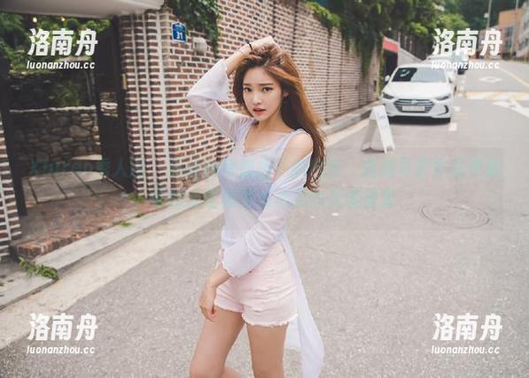 Xiuren秀人网-葛征 Xiuren秀人网 - 葛征独特视角下的白色:最新写真作品更新,带您体验视觉与心灵的双重盛宴