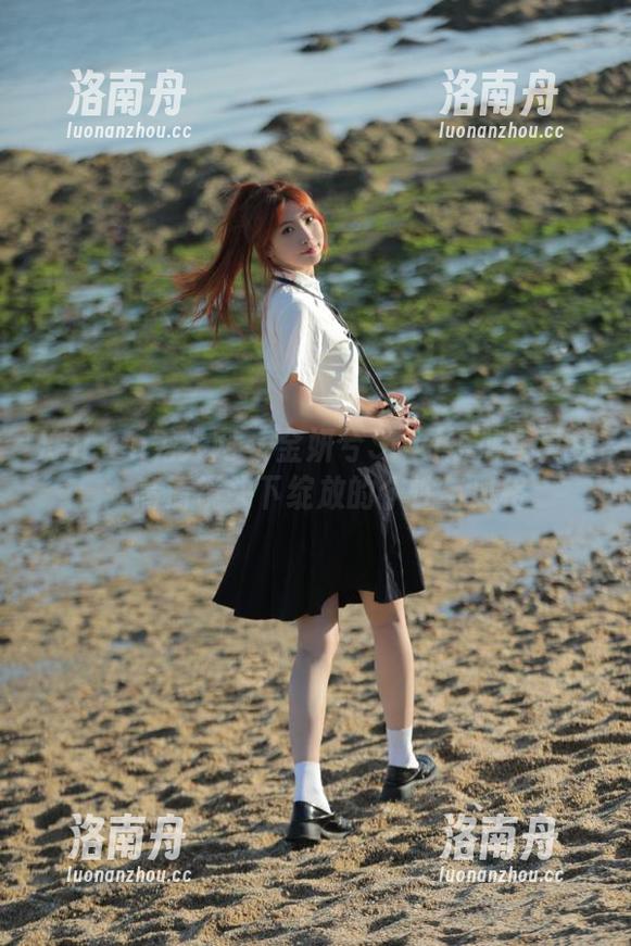 Xiuren秀人网-金妍兮Saki Xiuren秀人网 - 金妍兮Saki短裤写真集:高清镜头下绽放的个性与风格
