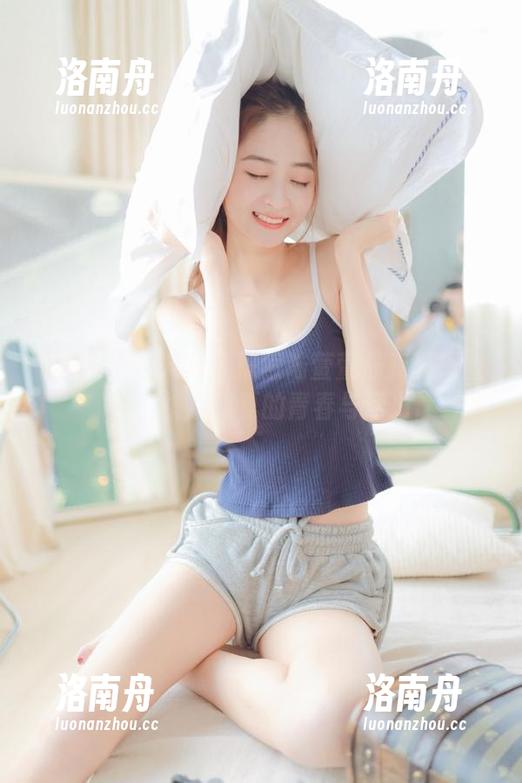 Xiuren秀人网 - 探索陆萱萱最新夏天图册，捕捉盛夏的青春与活力