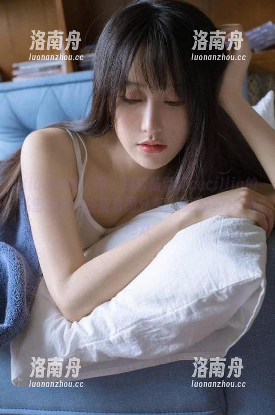 Xiuren秀人网 - 探索陆萱萱cecillia的私密空间：浴室套图分享，感受她的灵动魅力