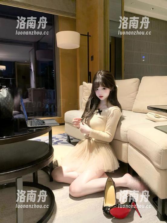 Xiuren秀人网-陈小喵 Xiuren秀人网 - 夏日壁纸分享:陈小喵泳装写真合集,尽享清凉旋律与时尚气息