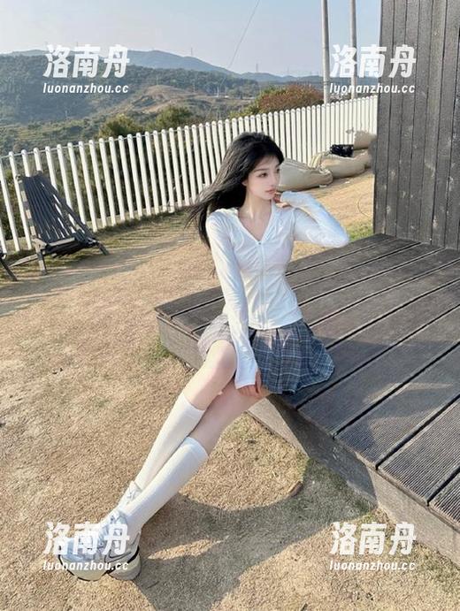 Xiuren秀人网-陈怡曼 Xiuren秀人网 - 迷人的陈怡曼戴上眼镜,无圣光美图让她看起来越发可爱,快来为她点赞!