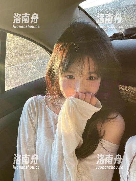 Xiuren秀人网-陈梵妮Fanny Xiuren秀人网 - 陈梵妮Fanny夏日写真:感受阳光下的美丽图片旅程