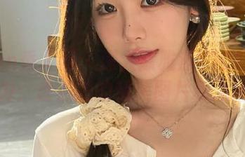 Xiuren秀人网 – 深入陈雅漫VICKY的黑丝魅力：盘点她的精美图片和原图合集