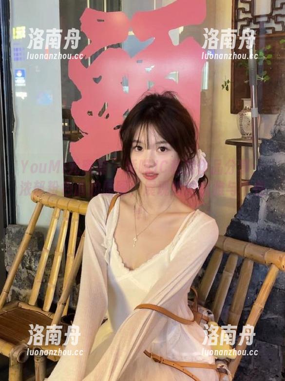 YouMi尤蜜荟-娇喘JC YouMi尤蜜荟 - 娇喘JC私房作品分享:浓郁粉色调的原图,展现她的优雅与个性!