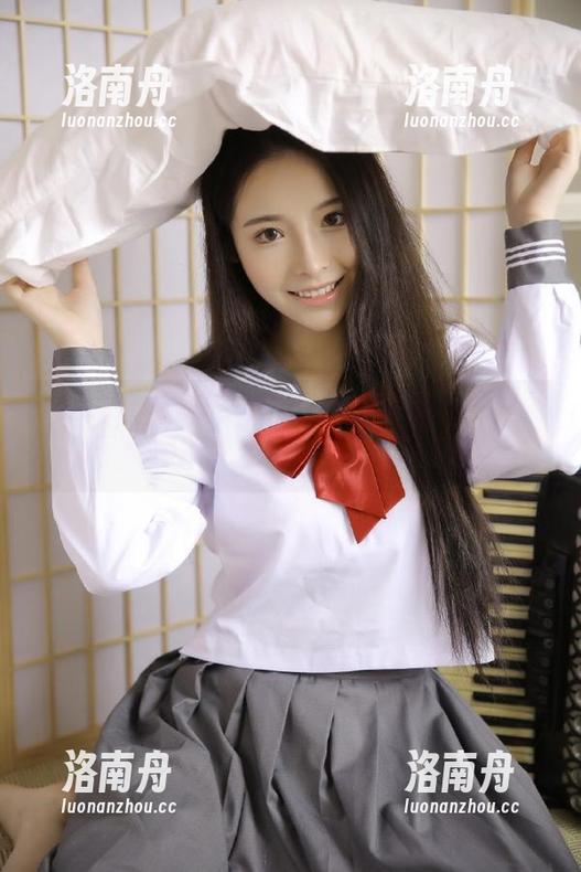 YouMi尤蜜荟-思淇Sukiiii YouMi尤蜜荟 - 思淇Sukiiii兔女郎专属写真图册,捕捉每一个迷人瞬间