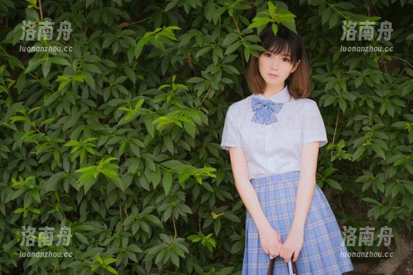 YouMi尤蜜荟 - 原图曝光：朱可儿Flora泳池里的那些搞笑瞬间，快来围观最新自拍！