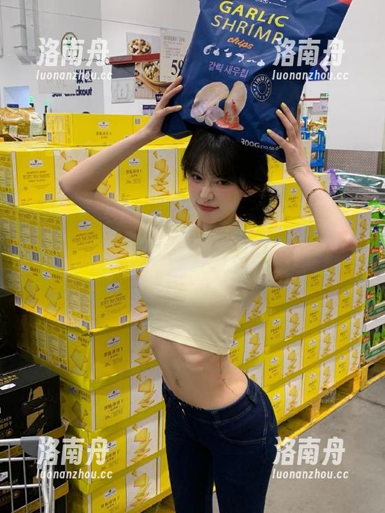 YouMi尤蜜荟-柴婉艺Averie YouMi尤蜜荟 - 在线探索柴婉艺Averie的镂空写真,清新少女心的图片让你瞬间陶醉!