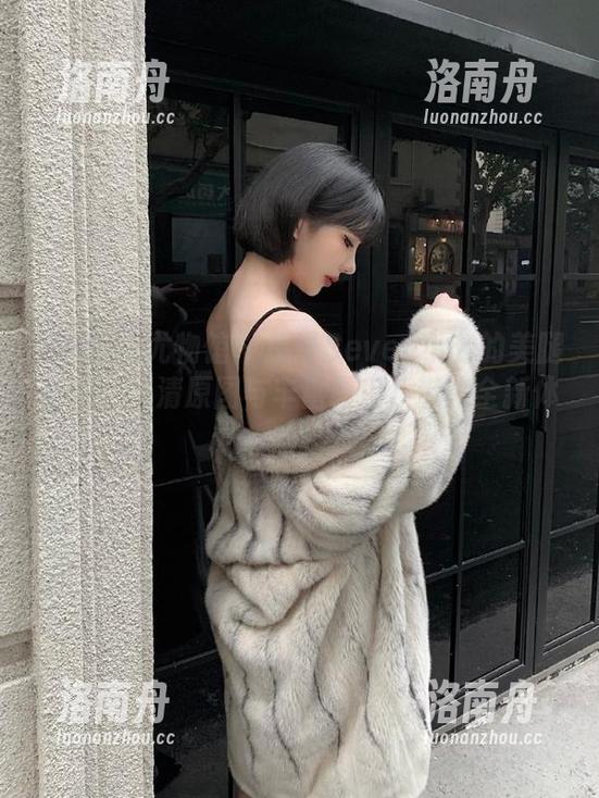 YouWu尤物馆 - 感受Seven小七的美腿诱惑：高清原图与丰富图包，带来全新体验！