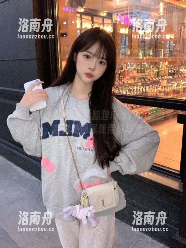 YouWu尤物馆 - 孟狐狸FoxYini眼镜写真，高清美图展现青春与活力