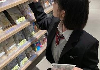YouWu尤物馆 – 梦幻丝袜写真，孟狐狸FoxYini最新力作快去网盘下载分享！