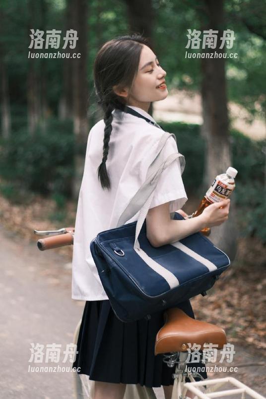 YouWu尤物馆-孟狐狸FoxYini YouWu尤物馆 - 孟狐狸FoxYini私拍美腿艺术,原图传递独特的视觉享受