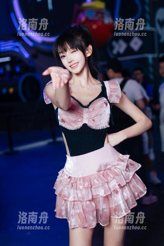 YouWu尤物馆 - 陆萱萱Cecilia白丝写真集：精选经典瞬间，见证女性之美