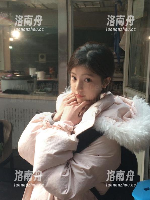 YouWu尤物馆-陆萱萱Cecilia YouWu尤物馆 - 陆萱萱Cecilia旗袍高清写真原图,细腻展现她的优雅气质与绝美风韵!