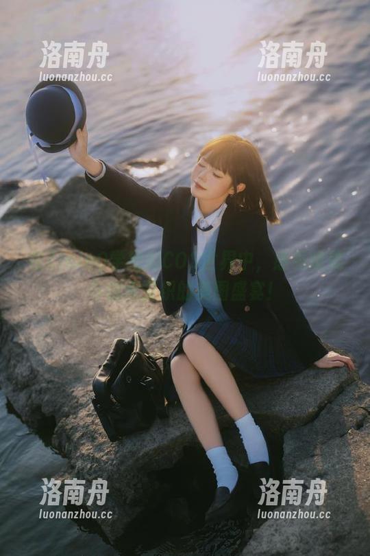 在ZinieQ学姐的COS世界中，感受唯美与创意交织的美图盛宴！