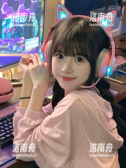 ZinieQ 在ZinieQ教室里,高清写真折射出青春的无尽可能与美丽