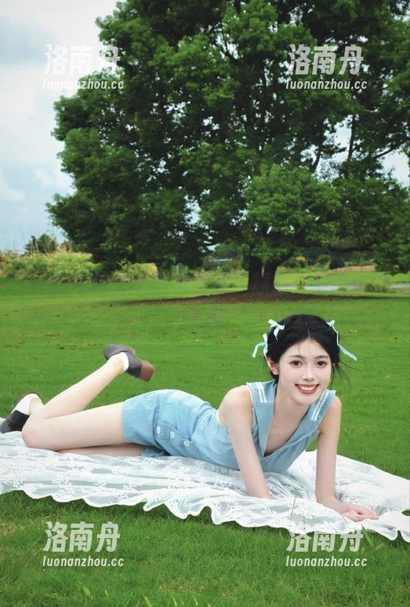 ZinieQ ZinieQ的透明写真作品:原图与美的完美交融