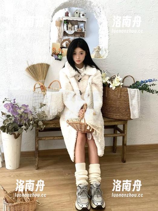 beautyleg - 在透明中绽放：分享Jennifer的套图作品，领略真实的艺术之光