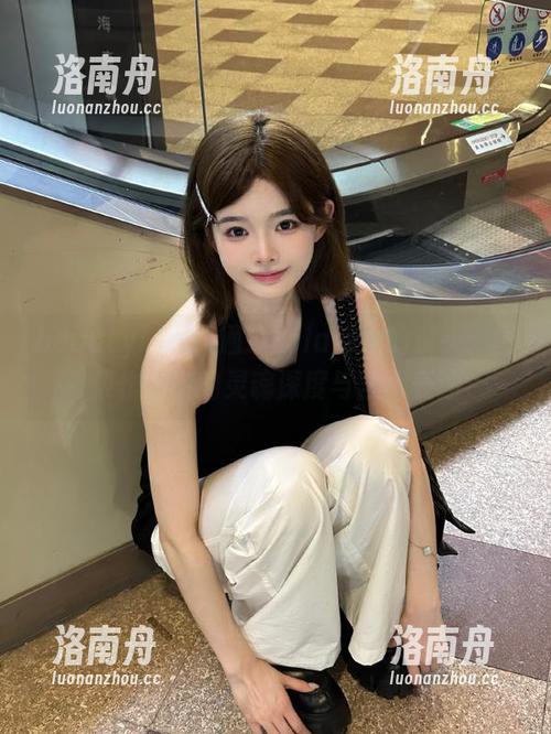 beautyleg-Lola beautyleg - 通过Lola修女的镜头:图集作品中的灵魂深度与艺术表达
