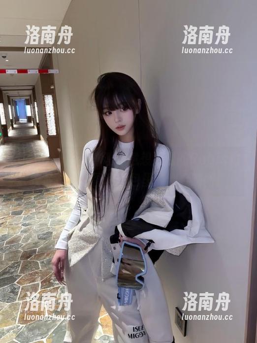beautyleg-Rubis beautyleg - 让你意想不到的Rubis豹纹写真:原图和图包里的幽默瞬间!