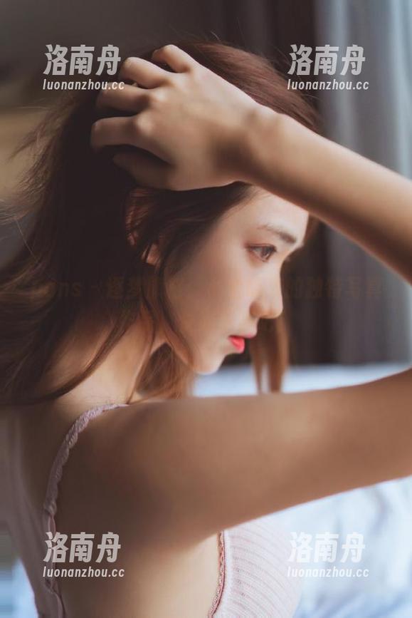 pans-小鱼 pans - 逐梦旗袍:小鱼带来的独特写真作品,快来下载吧!