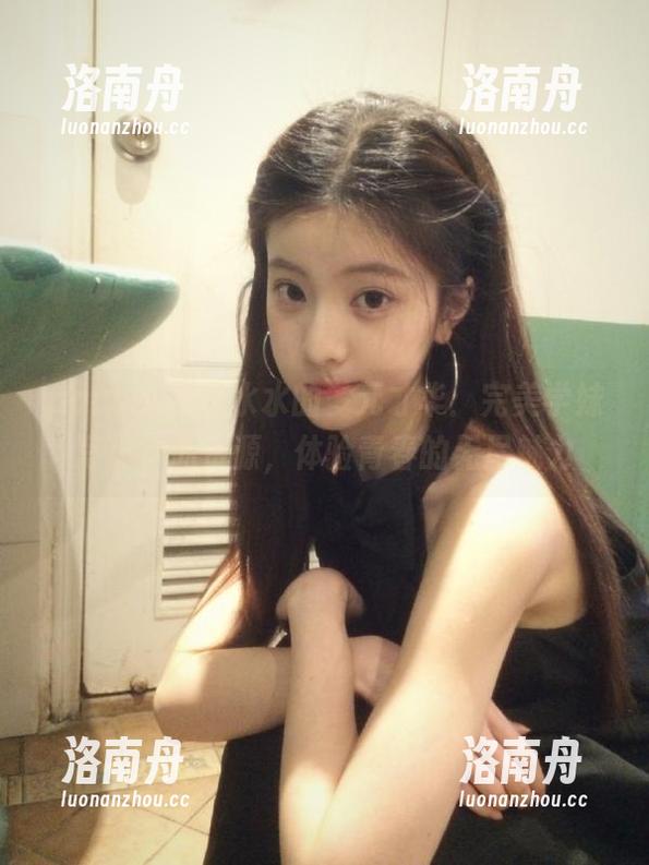pans-水水 pans - 发现水水的多元才华:完美学妹写真作品资源,体验青春的无尽魅力