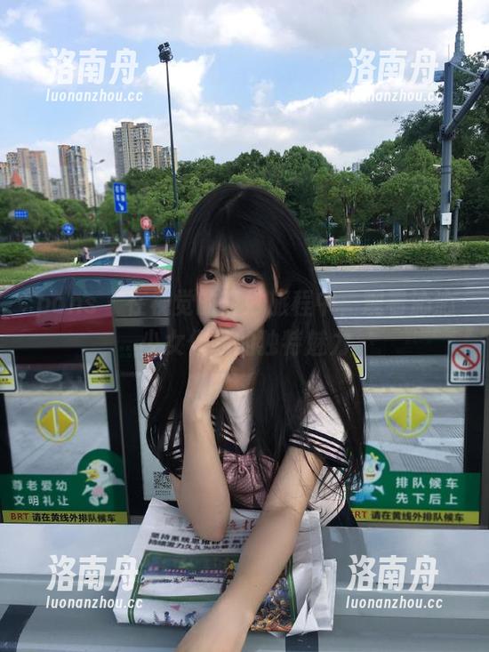 pans-沁沁 pans - 在视觉的奇妙旅程中,观看沁沁少女作品的独特魅力