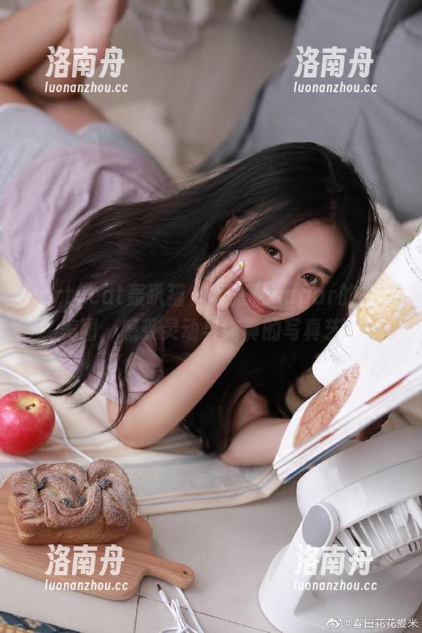 partycat轰趴猫 - 杨晨晨sugar的裸足美图，感受灵动与纯真的写真艺术
