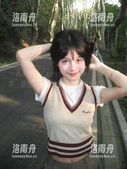 puypuychen 一起来观看“puypuychen”的校服写真,原图带你领略青春无畏的梦想与自由!