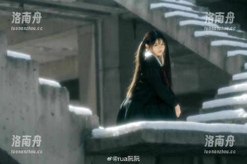 rua阮阮 精选rua阮阮的小翠花写真:原图图集,展现她的独特风采与美丽瞬间!