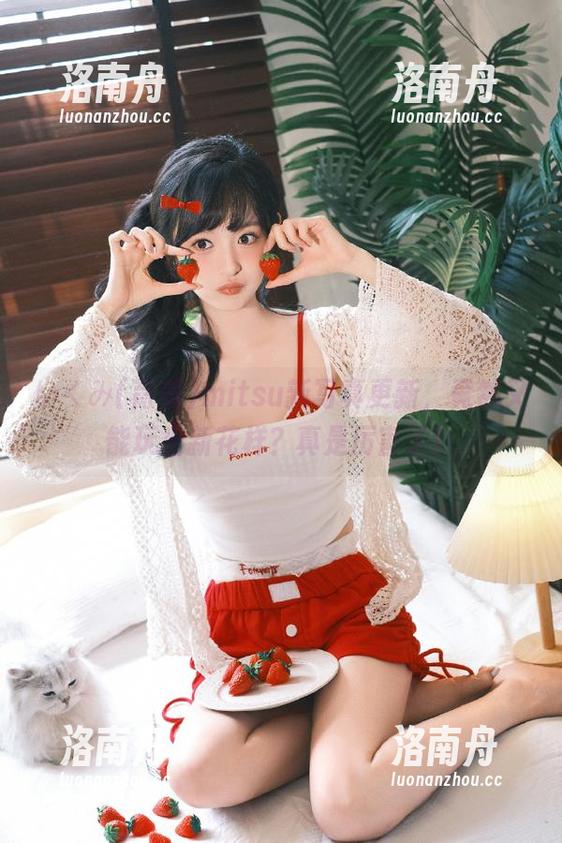 いくみ(育美)mitsu新写真更新，竟然又能玩出新花样？真是厉害了！