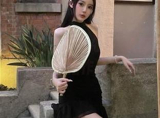 这里是けん研(けんけん)：近期套图更新，展现她最新自拍作品中的灵动瞬间