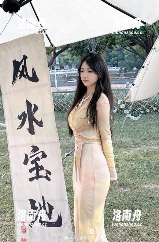 不呆猫 和服再现优雅:不呆猫的原图分享,为你的视觉体验增添无尽惊喜!