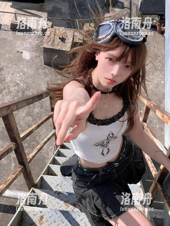 不爱笑的赛琳 微密圈 - 最新不爱笑的赛琳JK写真资源,共同探索青春的无限可能与闪耀瞬间!