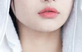 丽柜 – Amily学姐写真作品集更新，捕捉每一刻的美丽与灵感！