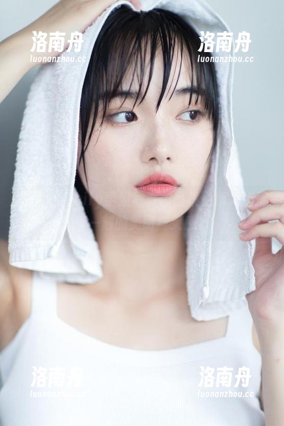 丽柜 - Amily学姐写真作品集更新，捕捉每一刻的美丽与灵感！