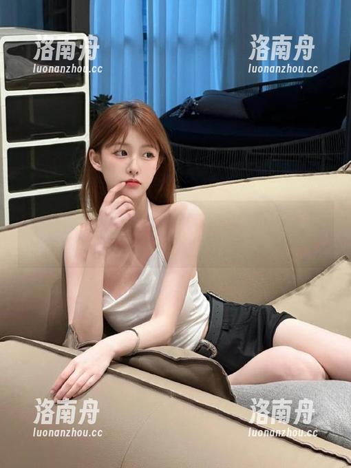 丽柜-婷婷 丽柜 - 那些年,婷婷学姐的私房图片是如何俘获无数粉丝心的?