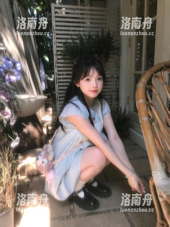 丽柜-安安 丽柜 - 安安的办公室写真旅程:图库精选记录每个精彩瞬间