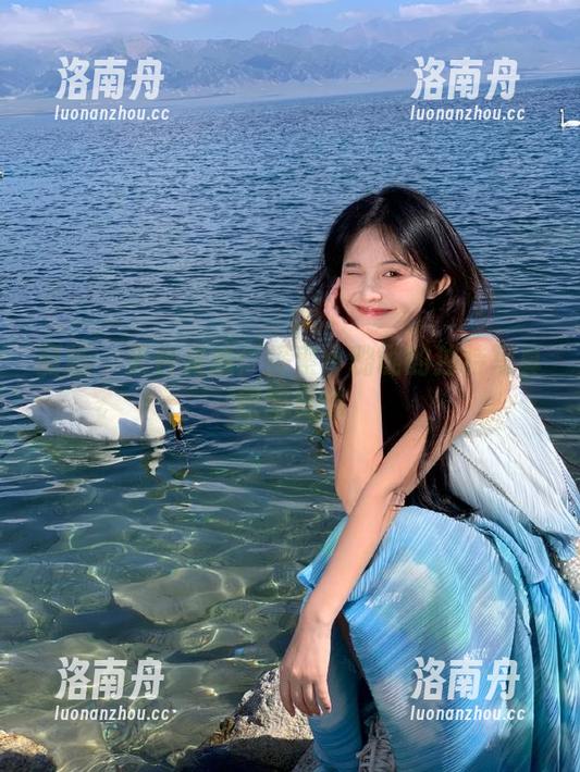 丽柜-小璐璐 丽柜 - 天台灵感:探索小璐璐的独特写真原图资源