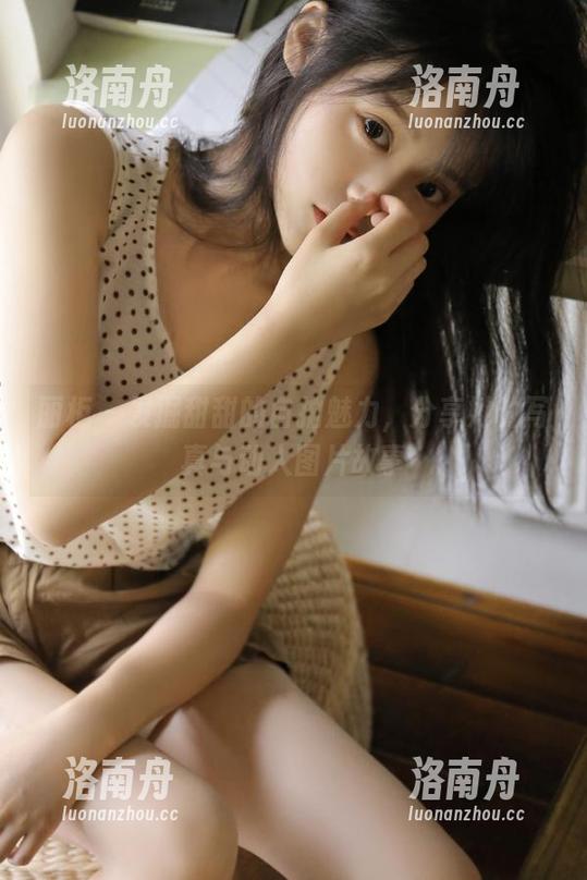 丽柜-甜甜 丽柜 - 发掘甜甜的自拍魅力,分享她的写真与动人图片故事