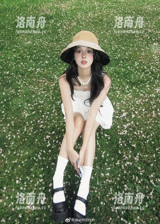 丽柜 - 下载苏黎的香莲写真原图，保证让你的一天充满笑声和惊喜！
