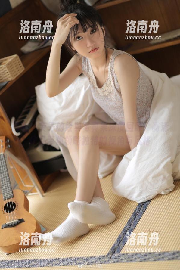 丽柜 - 英子的经典写真集深度回顾：高清作品带你领略独特的视角与风格