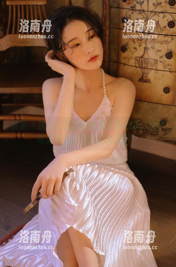 丽柜-钟情 丽柜 - 精心打造钟情女友写真合集,展示每张照片背后的动人故事!