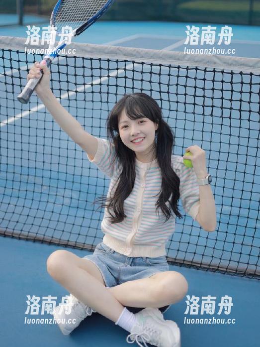 乔依丝 原图流出!乔依丝最新白衬衫作品,轻松演绎职场与休闲风