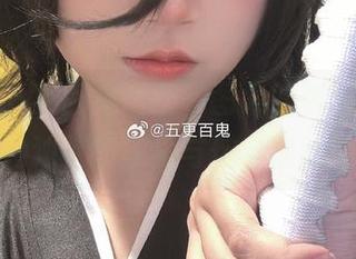 探索“五更百鬼活跃”图集的精选作品，发现她独特的视角与饱含情感的表达